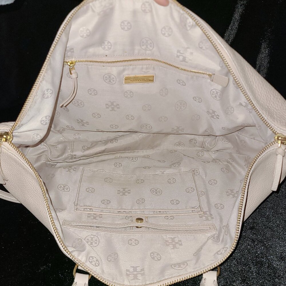 TORY BURCH Ivy Slouchy Shoulder Bag - Picture 6 of 10